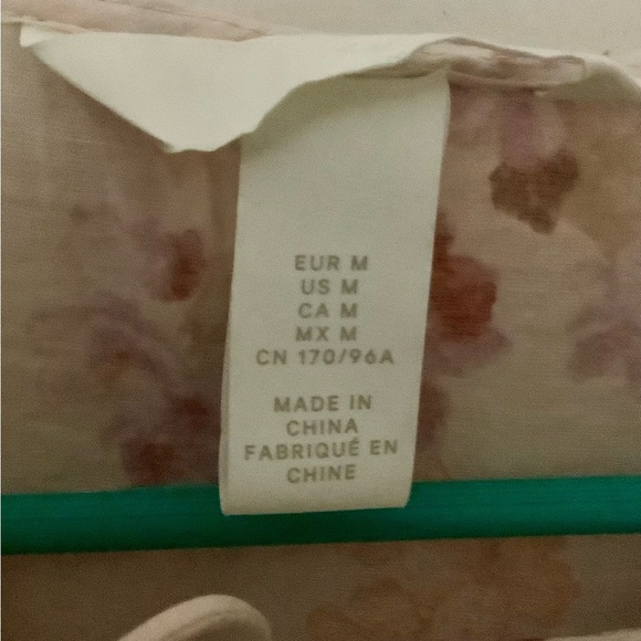 Hem Floral Puffy Sleeve Blouse Size Medium - Picture 3 of 3